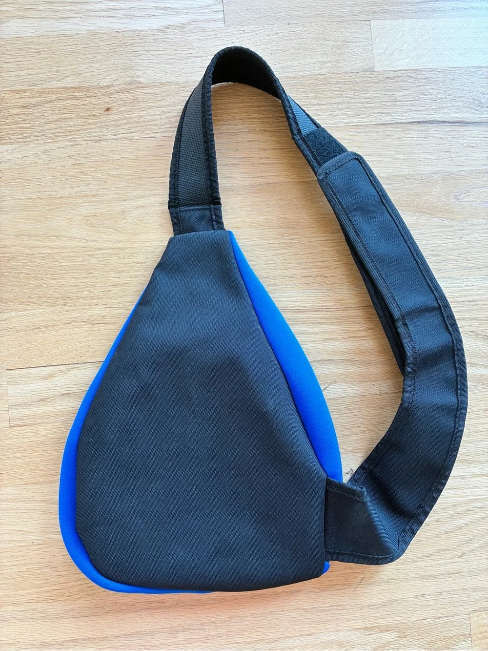 Vintage Body GloveBlue Neoprene Triangular Sling Bag Backpack Rare 80s/90s Y2K